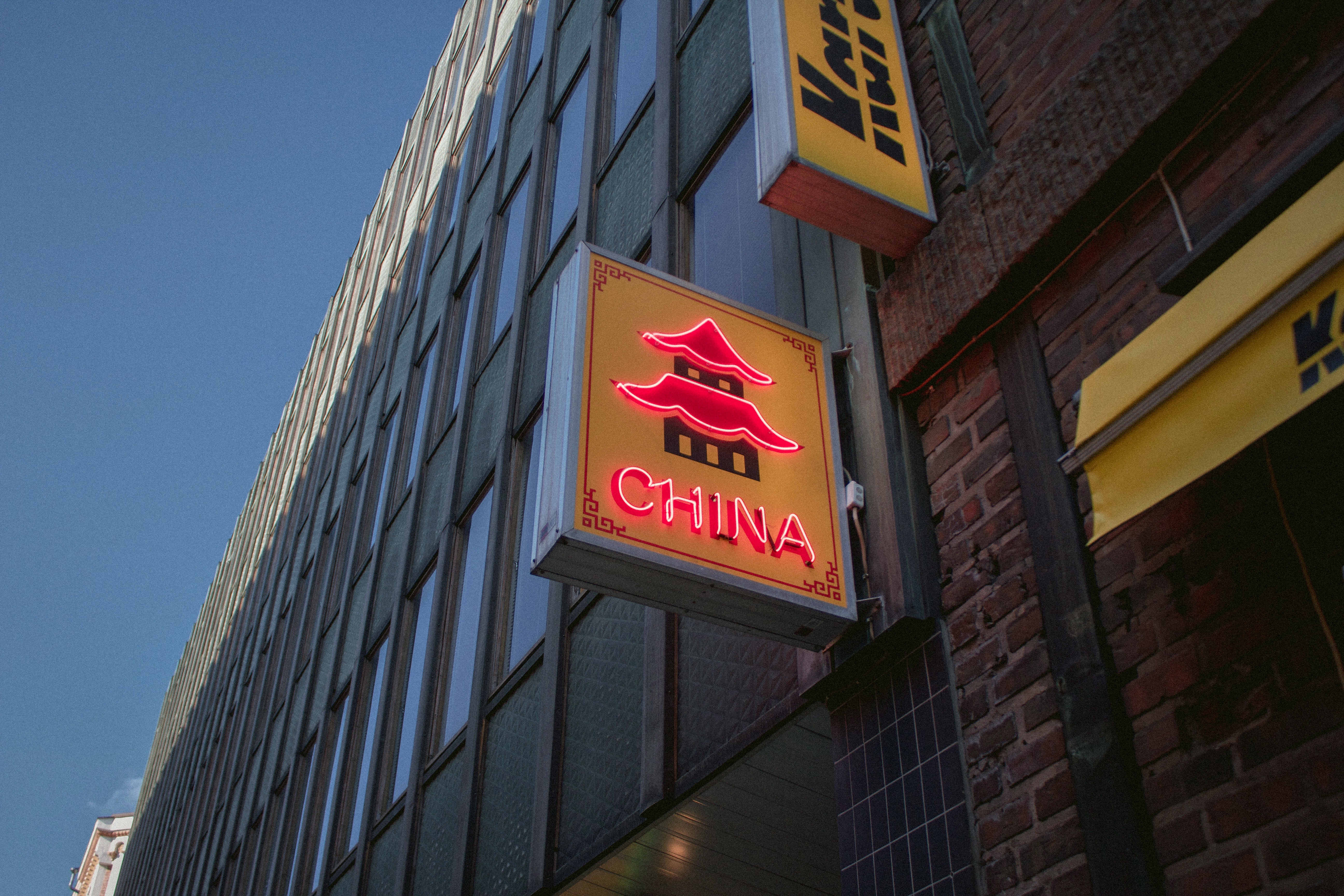 面對(duì)海外華人消費(fèi)者，做國(guó)際版小程序商城還是小紅書店鋪？